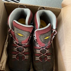 Keen Detroit Mid (Steel Toe) Women’s Hiking/ Work/ Winter/ Rain Boots